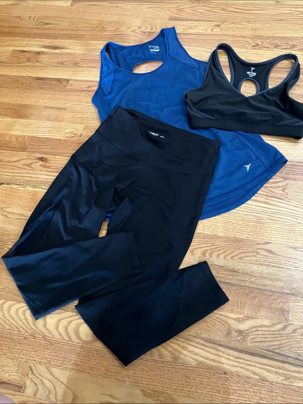 Old Navy Blue Tank Top, Black Sport Bra and Black Ankle Legging Sz M EUC